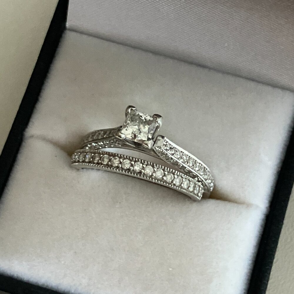 14k white gold & Real Diamond Wedding Ring Set. Comes with Appraisal